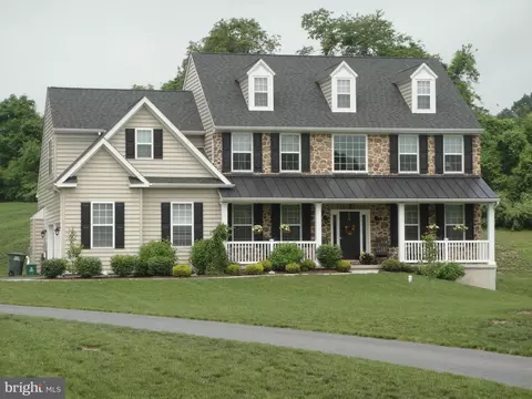 2620 Long Ridge Dr, Hellertown, PA 18055