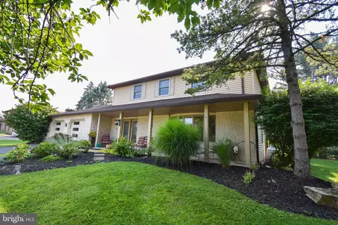 1270 Firethorne Dr, Easton, PA 18045
