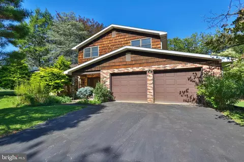 3301 Lord Byron Dr, Bethlehem, PA 18017