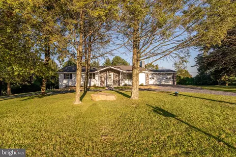 556 Hilldale Dr, Bath, PA 18014