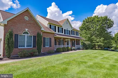 1846 Mallard Ct, Hellertown, PA 18055