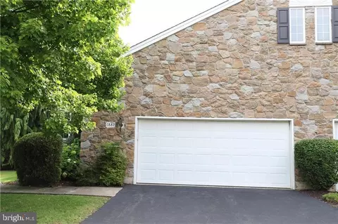1889 Caryn Dr, Hellertown, PA 18055 photo 2