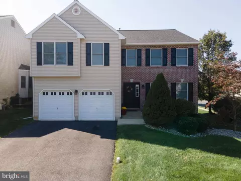 22 Stonecreek Ct, Easton, PA 18045
