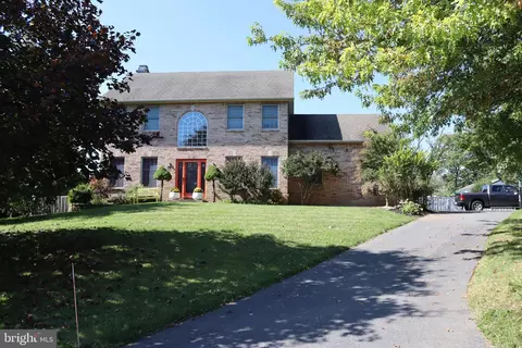 1902 Quail Ct, Easton, PA 18040