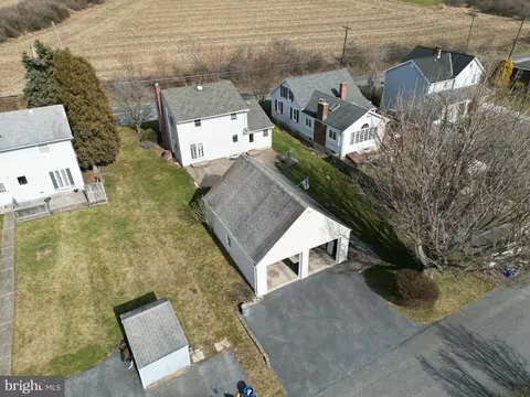 629 W Mauch Chunk St, Nazareth, PA 18064