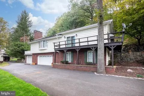 2645 Hidden Ln, Hellertown, PA 18055