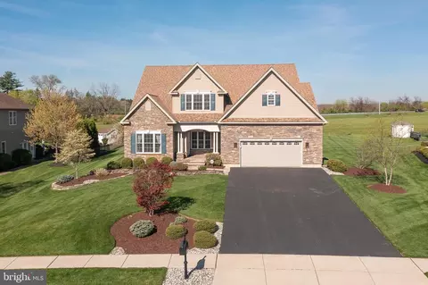 3915 White Barn Ln, Easton, PA 18045