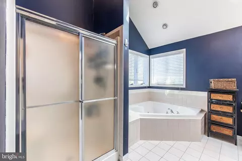 Bath - 1843 Meadows, Hellertown, PA 18055 photo 3 of 5