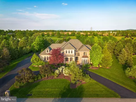 295 Cobblestone Ln, Bethlehem, PA 18020