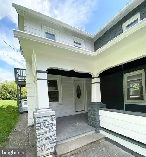 3 Fox Gap Ave, Bangor, PA 18013