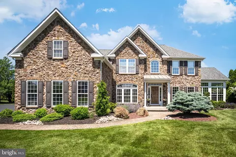 4379 Eisenhower Dr, Bethlehem, PA 18020