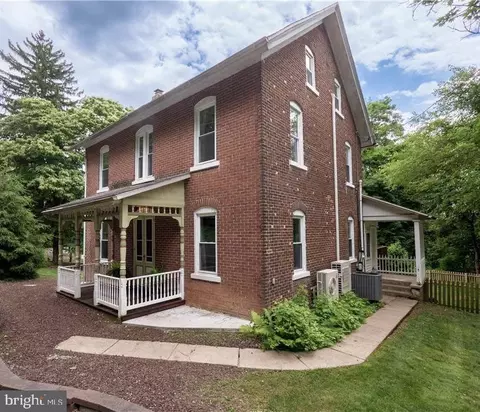 1262 Seidersville Rd, Bethlehem, PA 18015