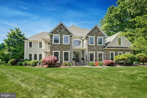 30 Westfield Dr, Easton, PA 18042