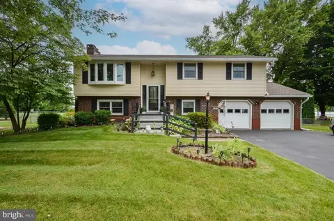 3895 Wellington Dr, Bethlehem, PA 18020