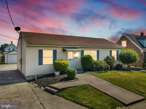 140 Roth Ave, Hellertown, PA 18055