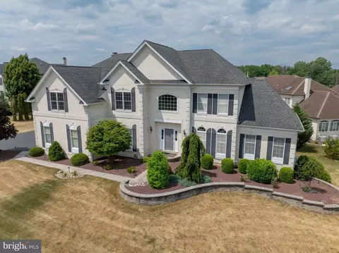 1851 Viola Ln, Hellertown, PA 18055