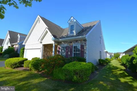 6 Inverness Ln, Easton, PA 18045