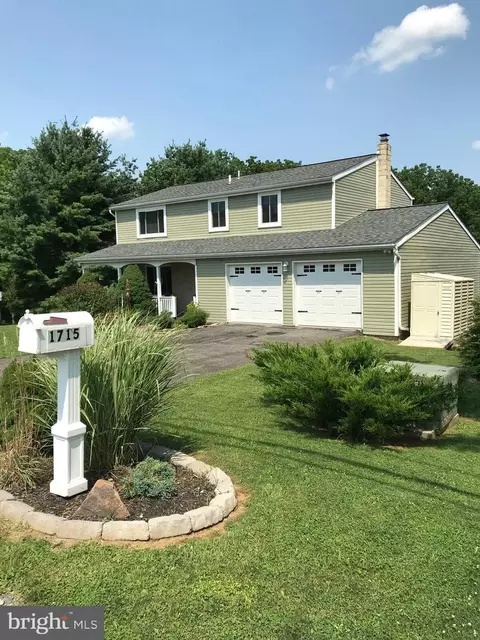 1715 Creek Rd, Bethlehem, PA 18015