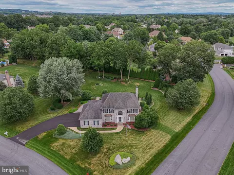 488 Magnolia Ln, Nazareth, PA 18064