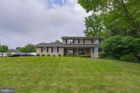 81 Blenheim Dr, Easton, PA 18045