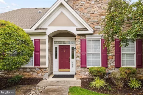 1818 Felicity Ln, Hellertown, PA 18055
