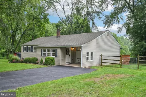 1971 Mildred Ln, Bethlehem, PA 18015