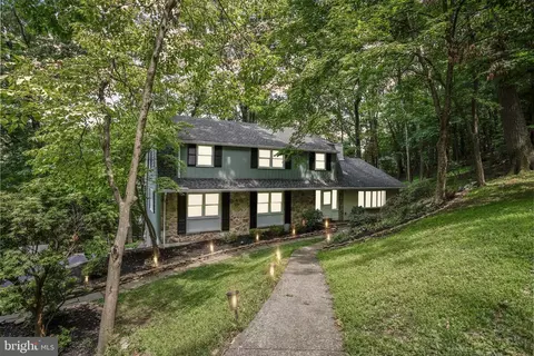 435 N Pine Top Pl, Bethlehem, PA 18017