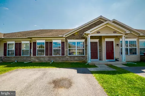 226 Huntington Ln, Easton, PA 18040