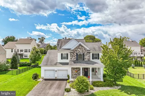 2784 Farmstead Dr, Easton, PA 18040