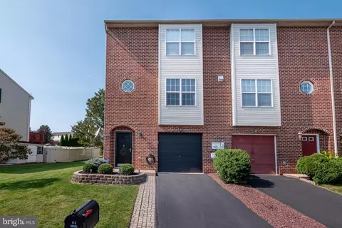 53 Freedom Ter, Easton, PA 18045