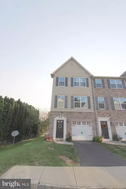 1529 Brookstone Pl, Hellertown, PA 18055