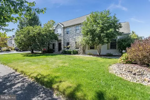 1560 Willow Dr, Easton, PA 18040