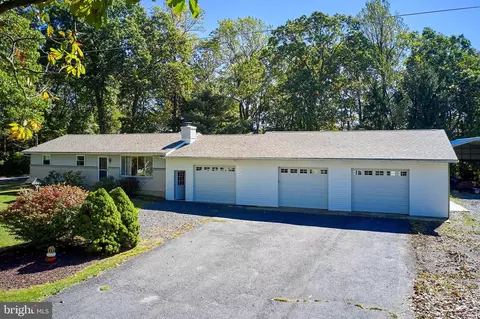2666 Banko Ln, Hellertown, PA 18055