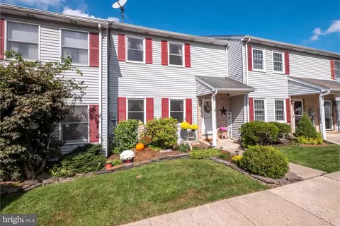 10 Fort Lee Ct, Easton, PA 18040