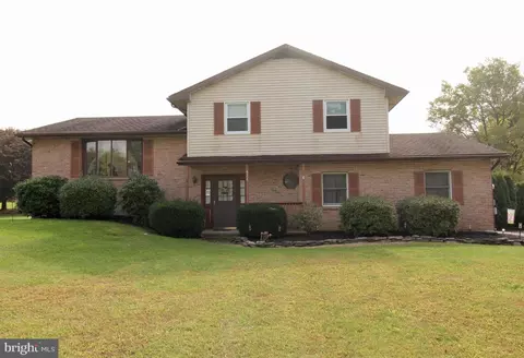 428 Eden Ct, Bath, PA 18014
