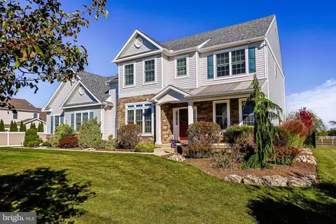 290 Palmetto Dr, Easton, PA 18045