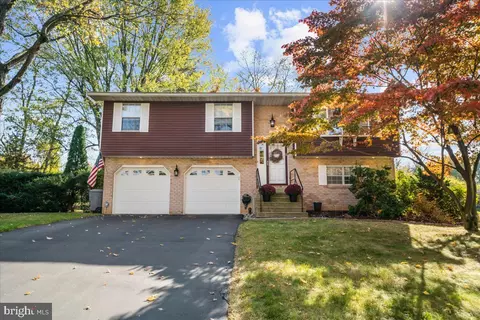 428 Johnston Dr, Bethlehem, PA 18017
