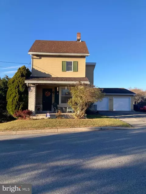 211 New St, Walnutport, PA 18088