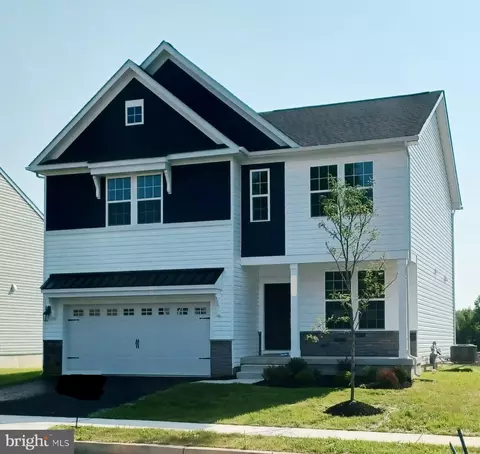 319 Knollwood Dr, Forks Township, PA 18040