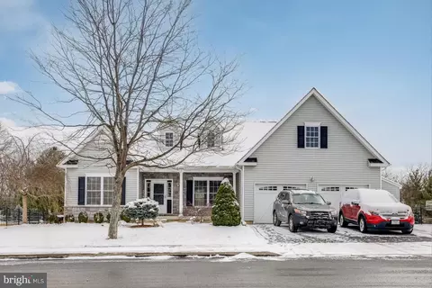 2119 Eagles Landing Dr, Nazareth, PA 18064