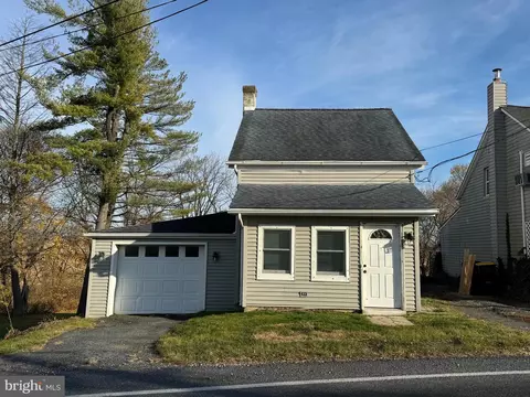 6996 Walnut St, Northampton, PA 18067