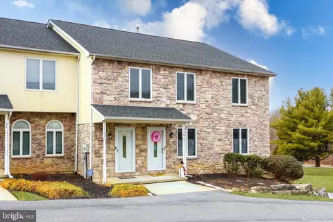 35 Chestnut Commons Ct, Easton, PA 18040