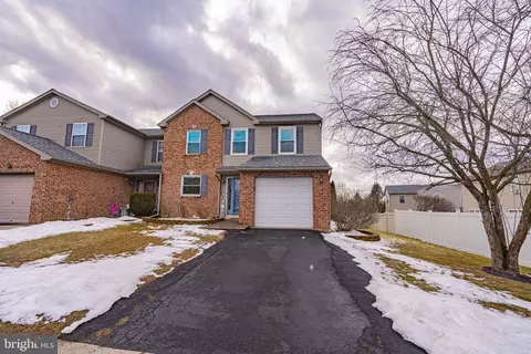 2735 Chestnut Ln, Easton, PA 18040
