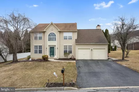 1865 Hoops Ln, Easton, PA 18040