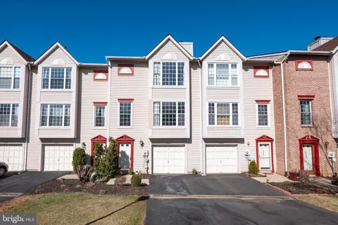 2775 Red Oak Cir, Bethlehem, PA 18017
