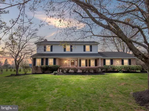 1254 Pine Grove Dr, Easton, PA 18045