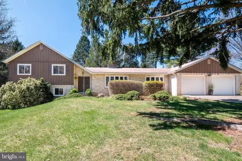 1868 Dartford Rd, Bethlehem, PA 18015
