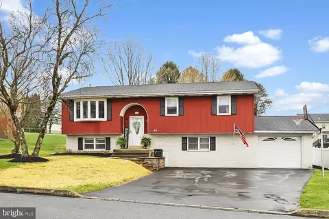 184 N 7th St, Tatamy, PA 18085