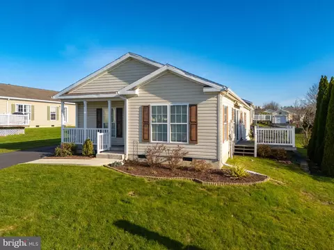 677 San Simeon Pl, Easton, PA 18040