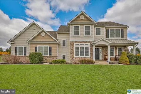 281 White Barn Ln, Easton, PA 18045